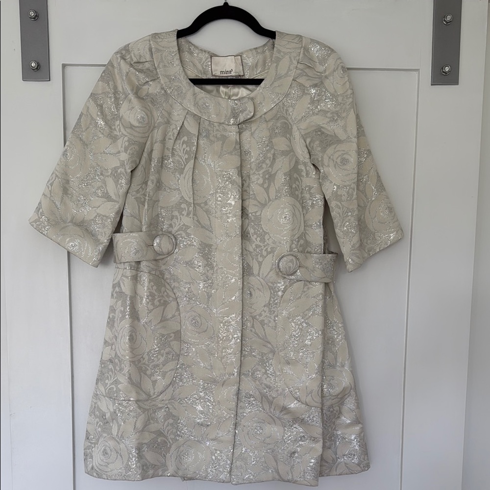 Mint for Bergdorf Goodman Silver Floral Brocade Coat. Size 2
